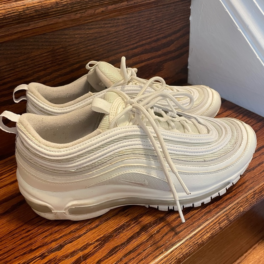 White Nike Air Max